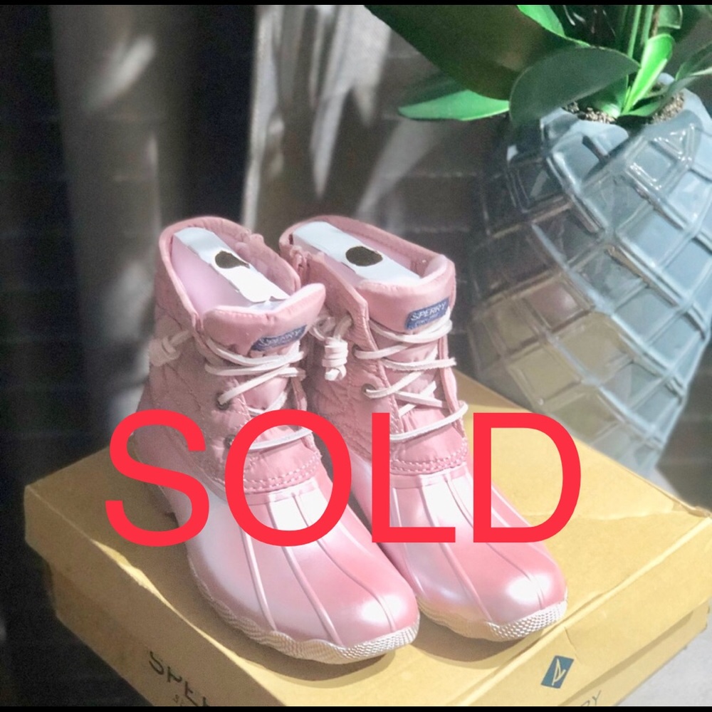❌SOLD❌ New in Box girls pink Sperry boots Sz 2